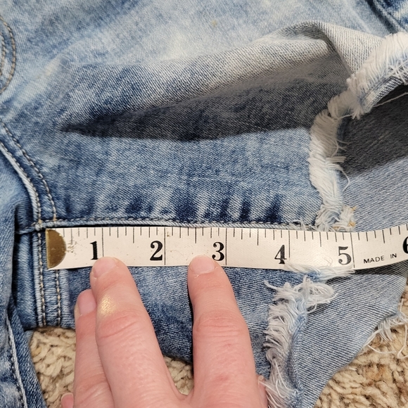 American Eagle Distressed Midi Short - Picture 5 of 8